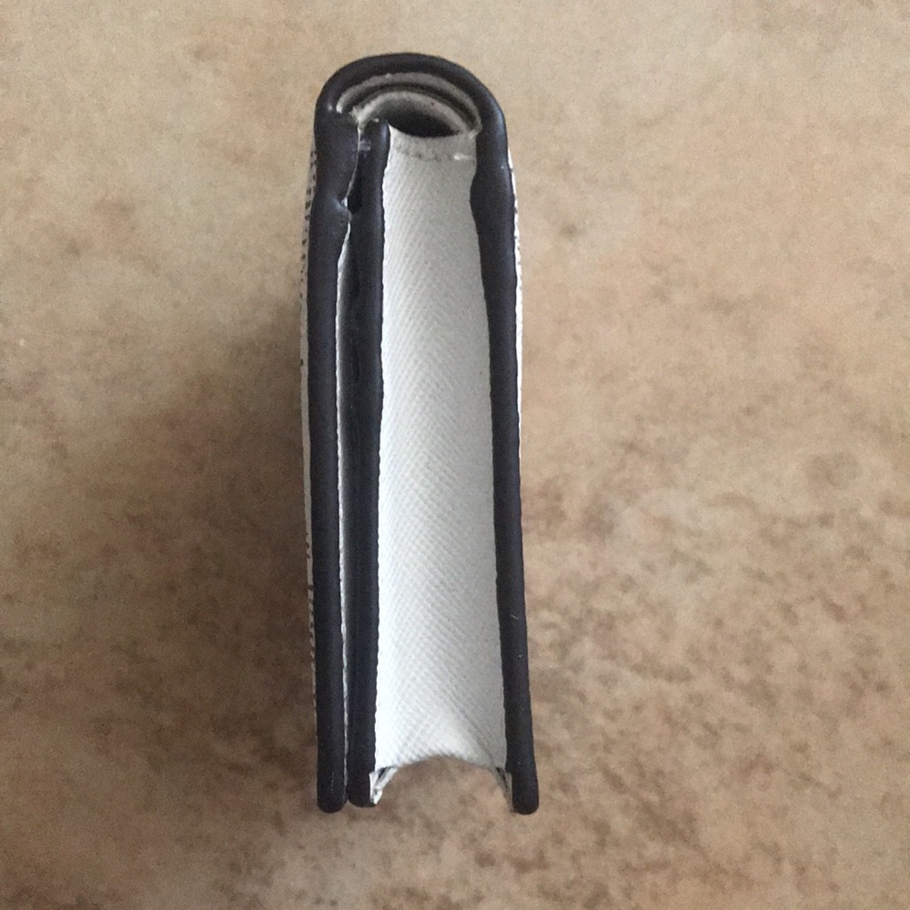 Michael Kors Wallet - Picture 10 of 15